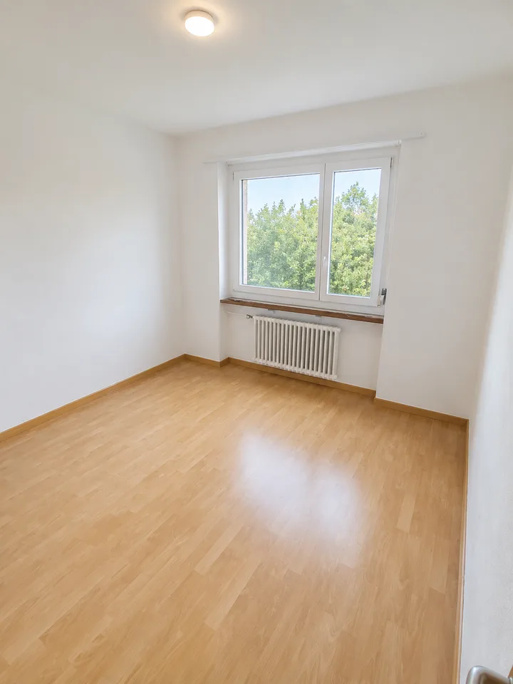 Spacieux appartement de 5 pièces avec balcon et belle vue à Fribourg – photo 11 sur 12