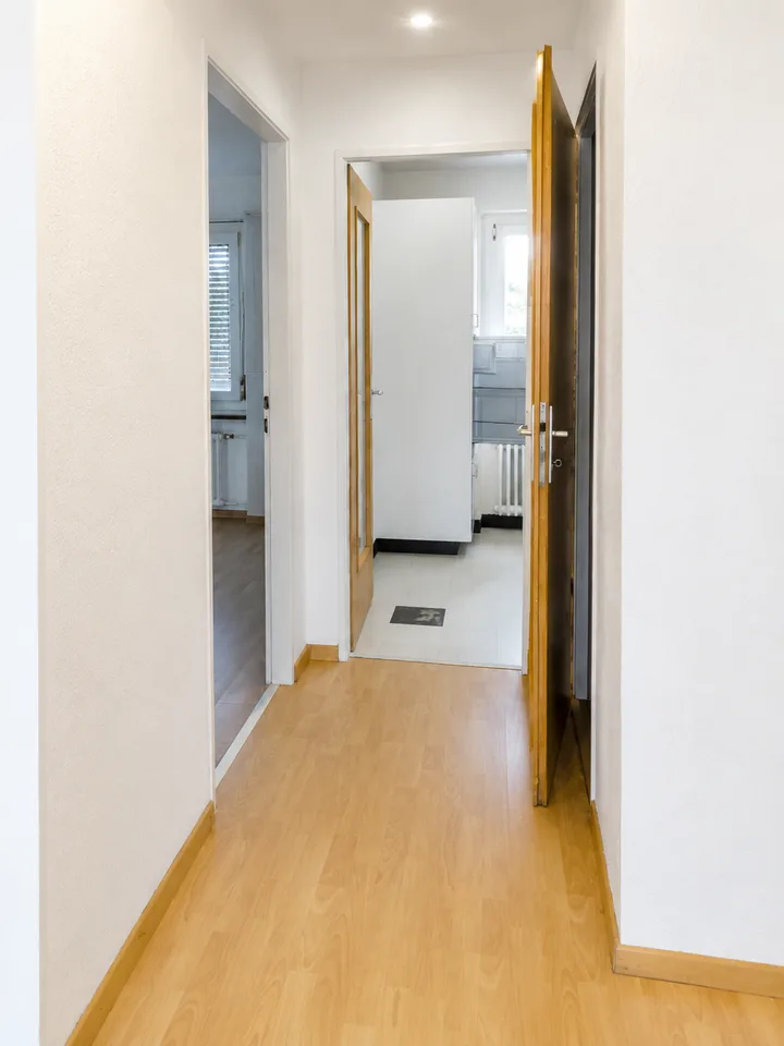 Spacieux appartement de 5 pièces avec balcon et belle vue à Fribourg – photo 5 sur 12