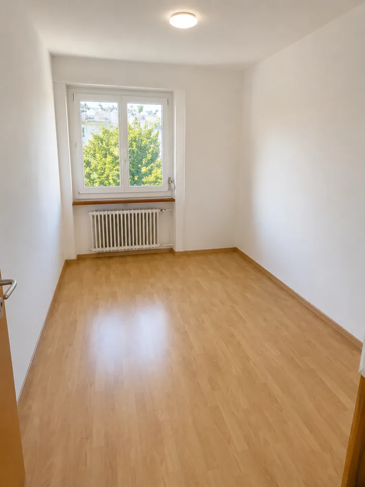 Spacieux appartement de 5 pièces avec balcon et belle vue à Fribourg – photo 10 sur 12