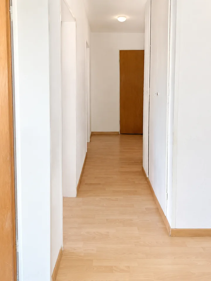 Spacieux appartement de 5 pièces avec balcon et belle vue à Fribourg – photo 6 sur 12