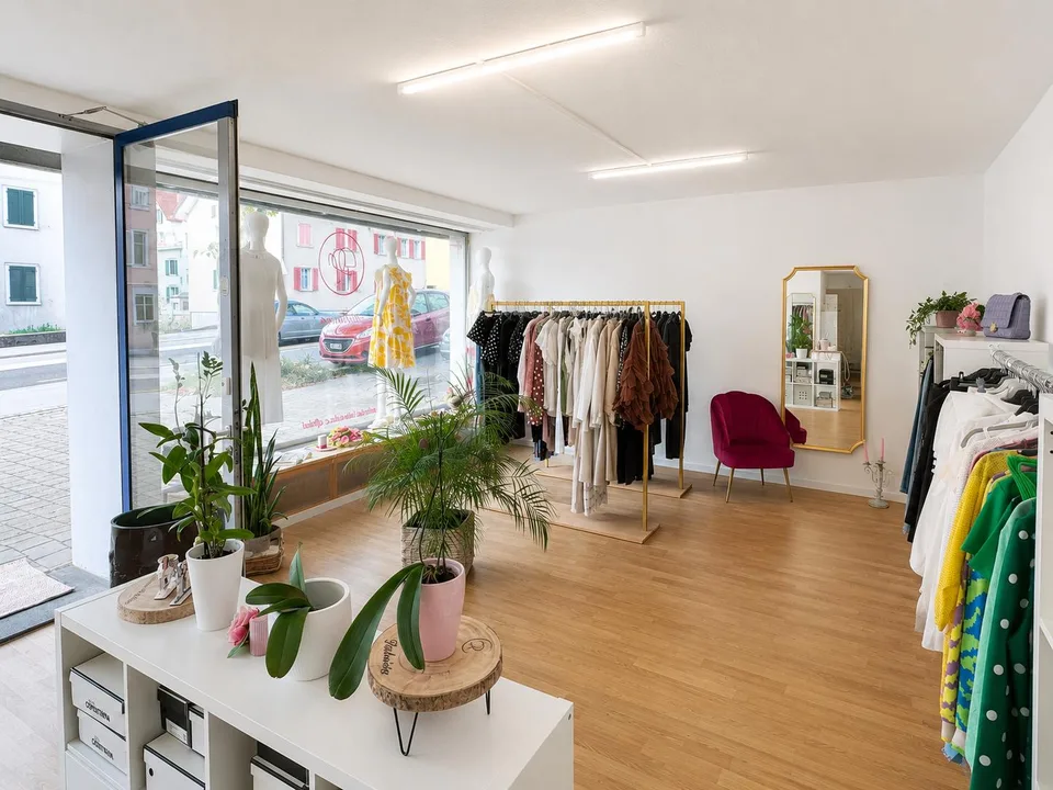Espace commercial et de détail polyvalent avec une façade vitrine attractive – photo 3 sur 10