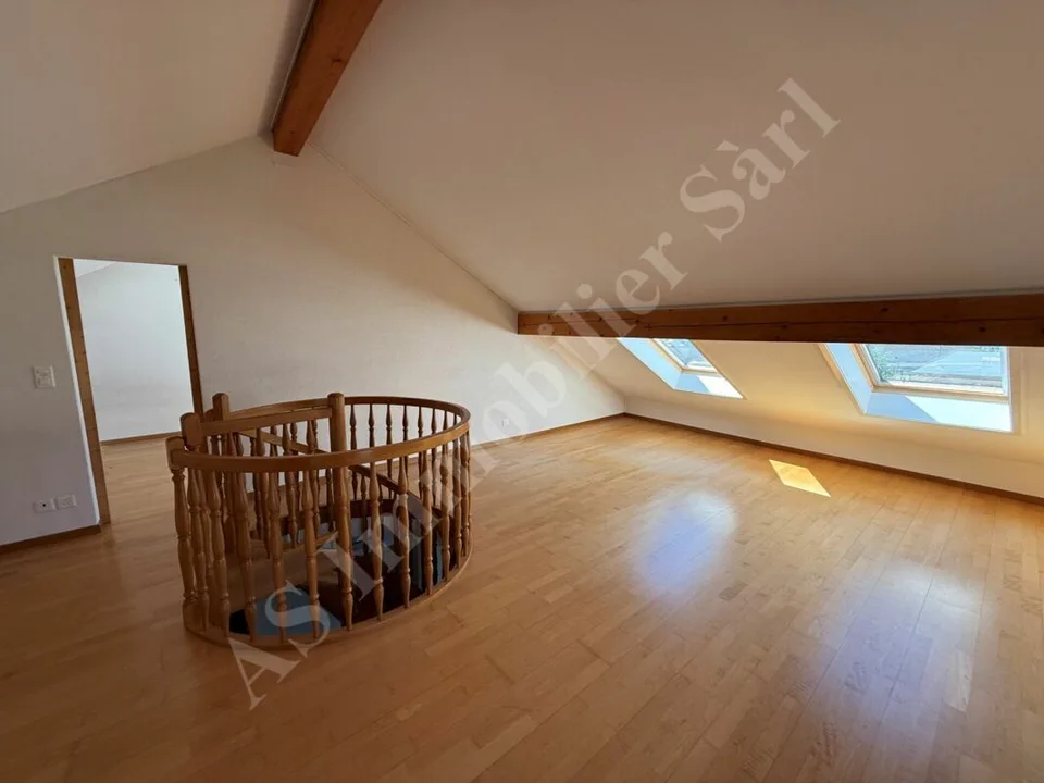 Geräumige 3,5-Zimmer-Wohnung mit Terrasse und Dachboden