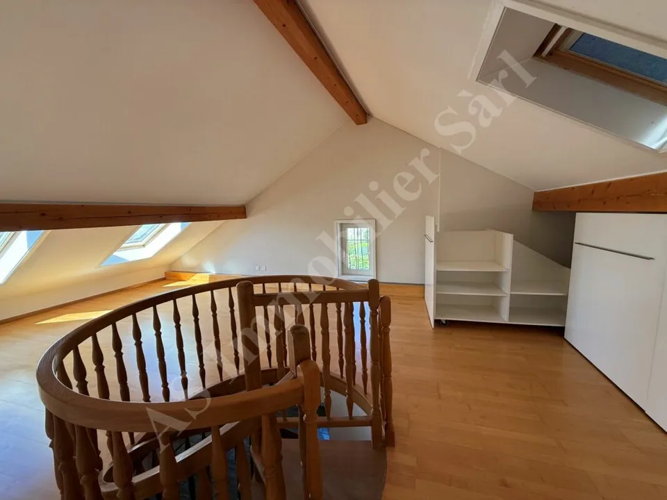 Geräumige 3,5-Zimmer-Wohnung mit Terrasse und Dachboden