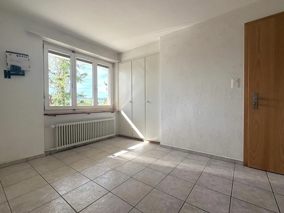 Wohnen mit Weitsicht: Grosszügiges Einfamilienhaus mit Einliegerwohnung – Foto 5 von 12