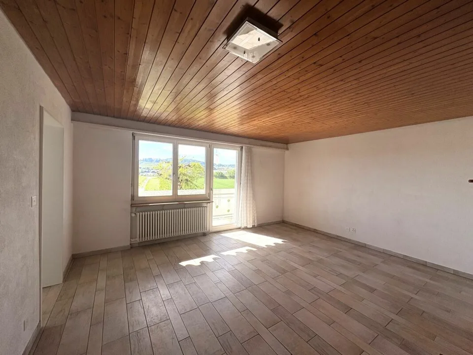 Wohnen mit Weitsicht: Grosszügiges Einfamilienhaus mit Einliegerwohnung – Foto 6 von 12
