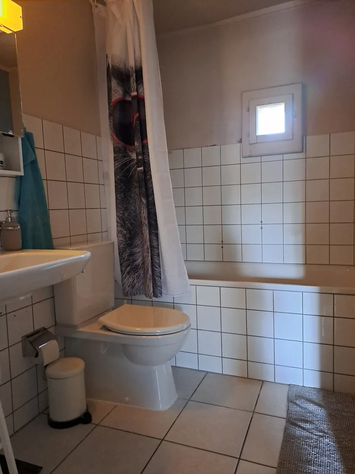 Appartement de 2,5 pièces dans un immeuble ancien avec balcon