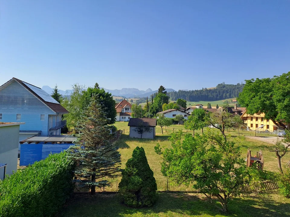 Appartement de 2,5 pièces dans un immeuble ancien avec balcon