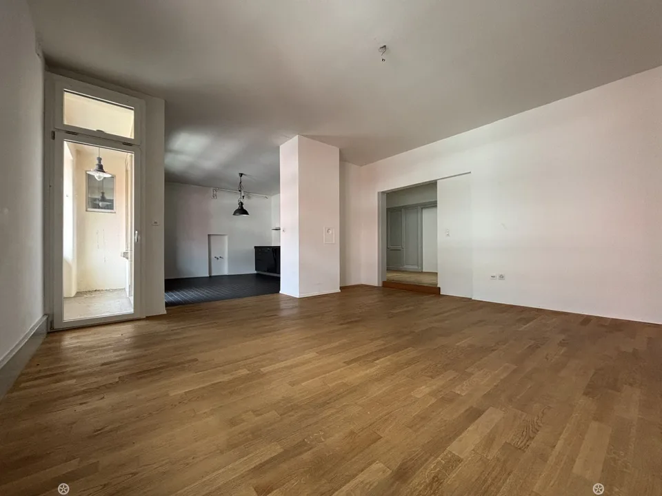 Grosszügige Loft mit separatem Schlafzimmer – Foto 4 von 12