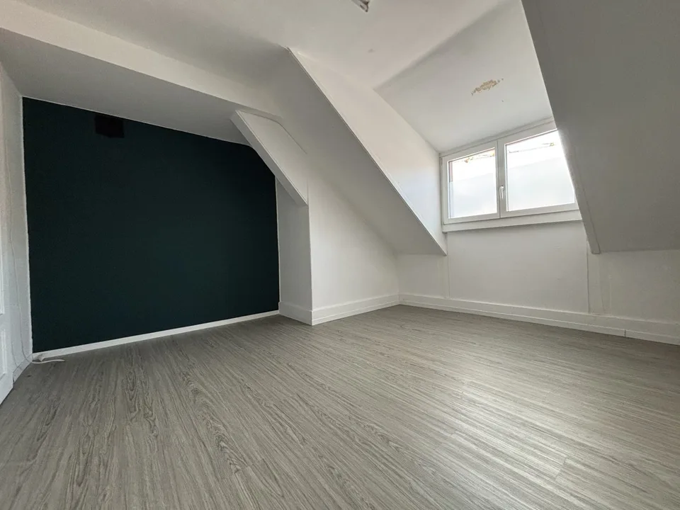 Grosszügige Loft mit separatem Schlafzimmer – Foto 9 von 12