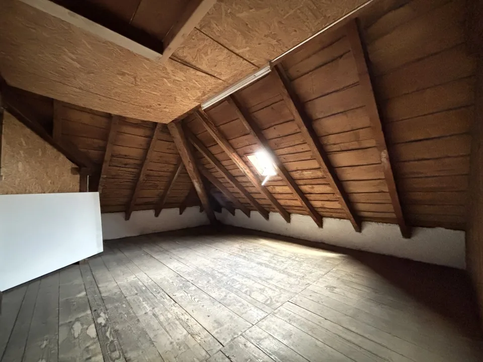 Grosszügige Loft mit separatem Schlafzimmer – Foto 10 von 12