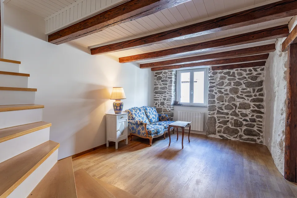 Maison de village rénovée | Volumes, charme et authenticité – photo 5 sur 13