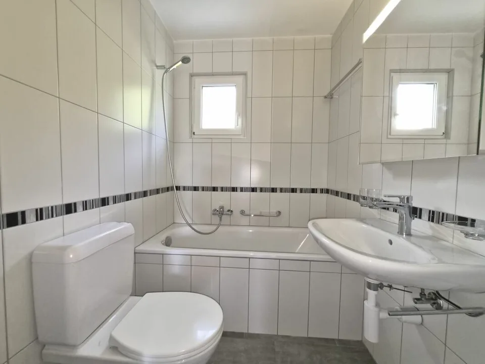 Wohnung mit 4.5 Zimmern und Balkon – Foto 6 von 6