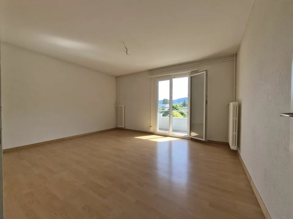 Wohnung mit 4.5 Zimmern und Balkon – Foto 3 von 6