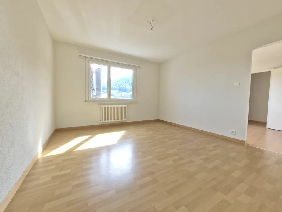 Wohnung mit 4.5 Zimmern und Balkon – Foto 2 von 6