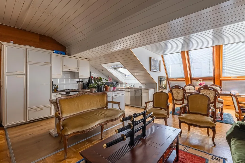 Charmanter Einzelhaus mit 3 Wohnungen – Foto 3 von 13