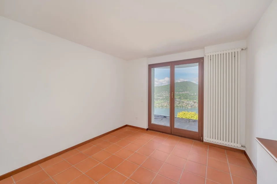 PIACEVOLE VILLA CON PISCINA E VISTA LAGO – photo 8 sur 10
