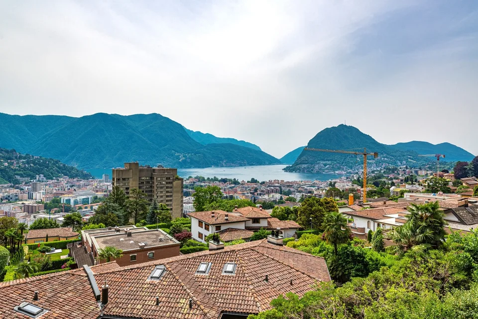 Moderna villa con privacy e stupenda vista lago – Foto 2 von 13