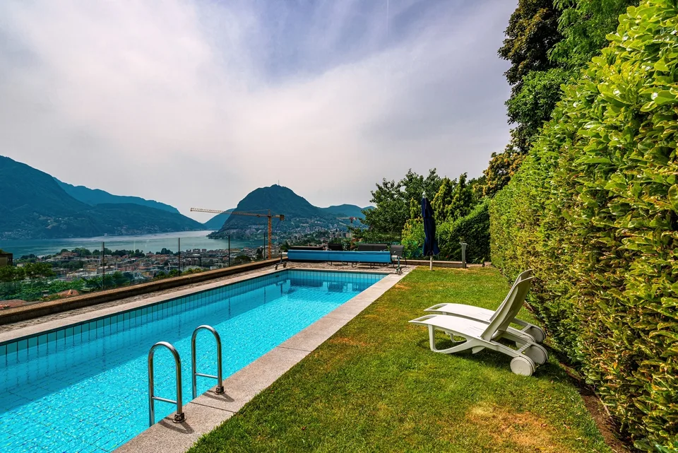 Moderna villa con privacy e stupenda vista lago – Foto 3 von 13