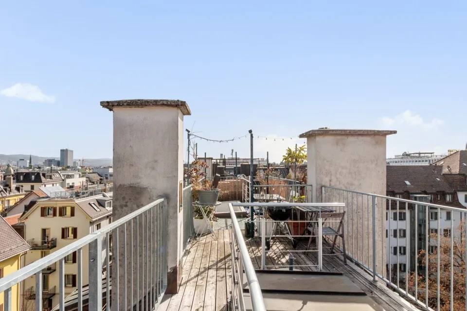 Appartement avec terrasse sur le toit dans un immeuble ancien stylé – photo 9 sur 9