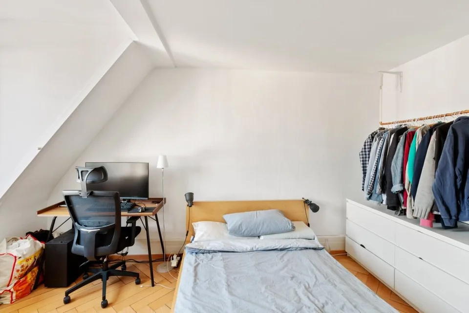 Appartement avec terrasse sur le toit dans un immeuble ancien stylé – photo 7 sur 9