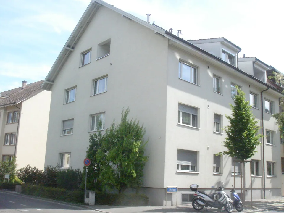 Bella appartamento mansardato di 3 camere con balcone in posizione centrale a Riehen – foto 7 di 10