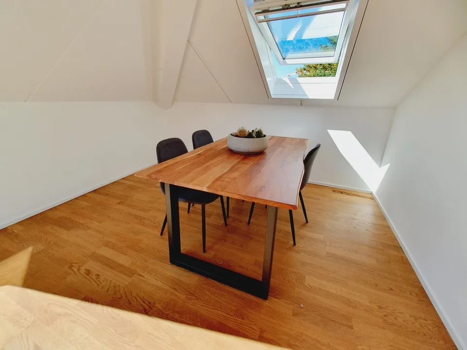 Beautiful 3.5-room attic apartment with south balcony – photo 5 of 11