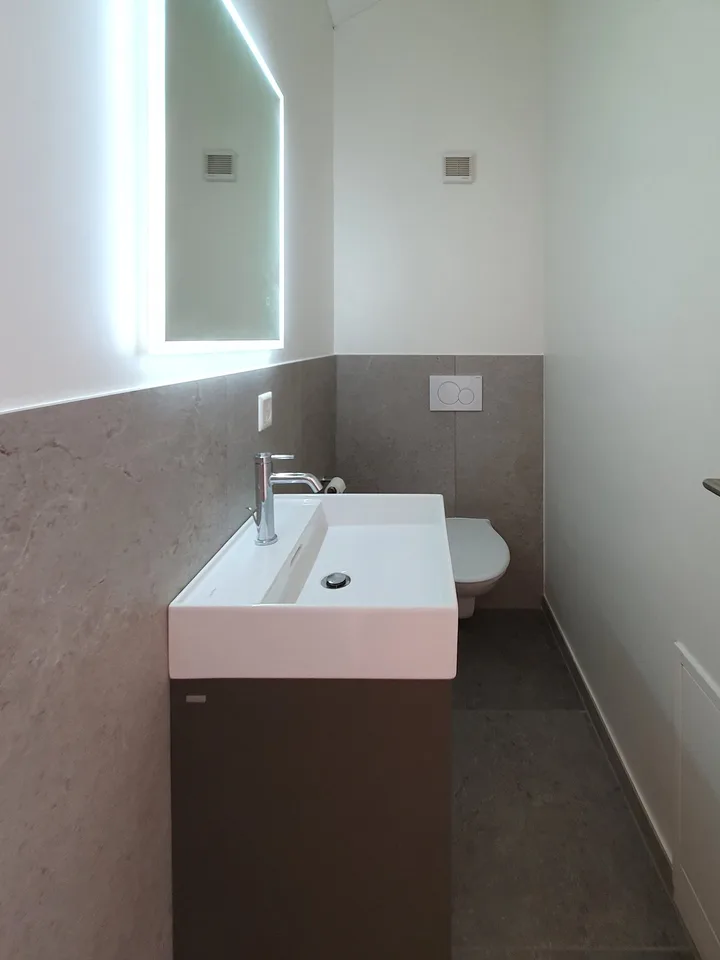 Beautiful 3.5-room attic apartment with south balcony – photo 10 of 11