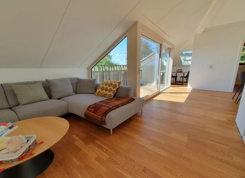 Beautiful 3.5-room attic apartment with south balcony – photo 9 of 11