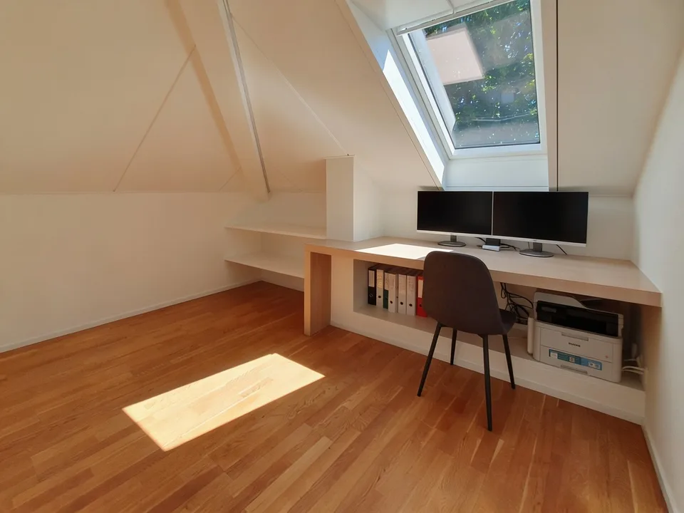 Beautiful 3.5-room attic apartment with south balcony – photo 7 of 11