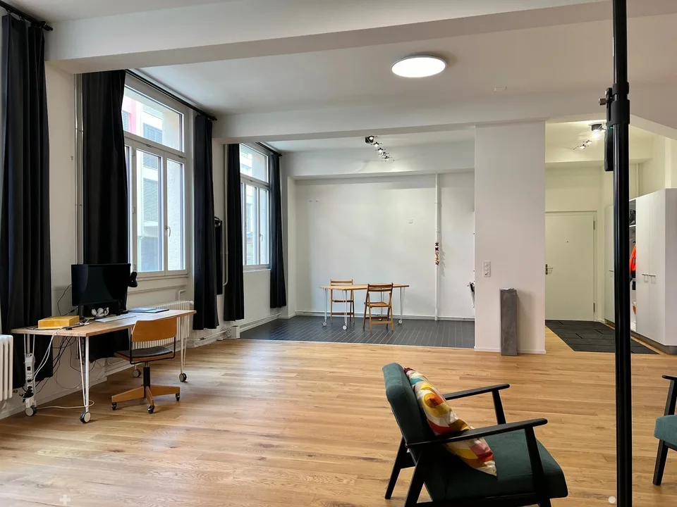 Grosszügiges Loft-Atelier / Büro an zentraler Lage – Foto 2 von 7