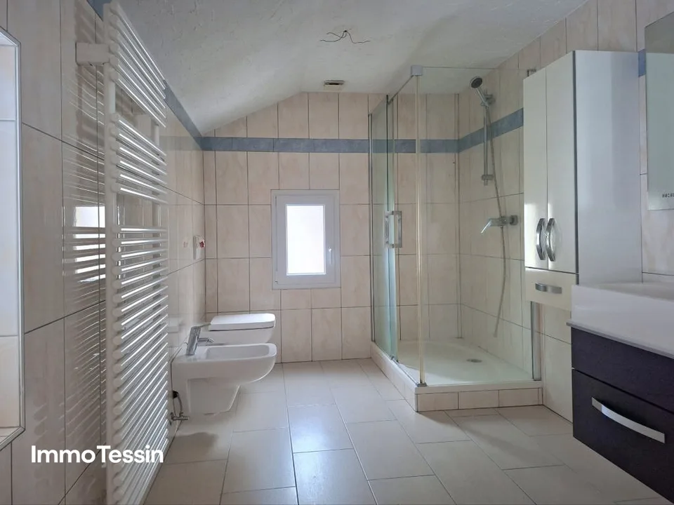 Spacious and completely renovated house with 7 bedrooms in a quiet location at a top price – photo 13 of 13