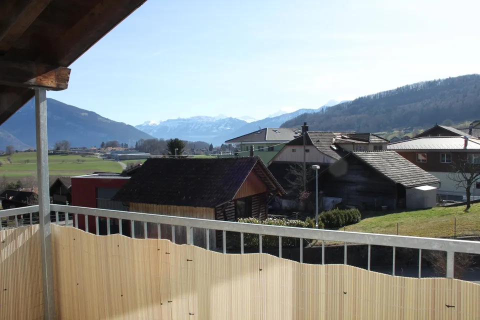 Charmante 2.5-Zimmer-Wohnung mit Bergblick in Spiez