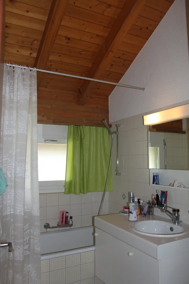 Charmante 2.5-Zimmer-Wohnung mit Bergblick in Spiez