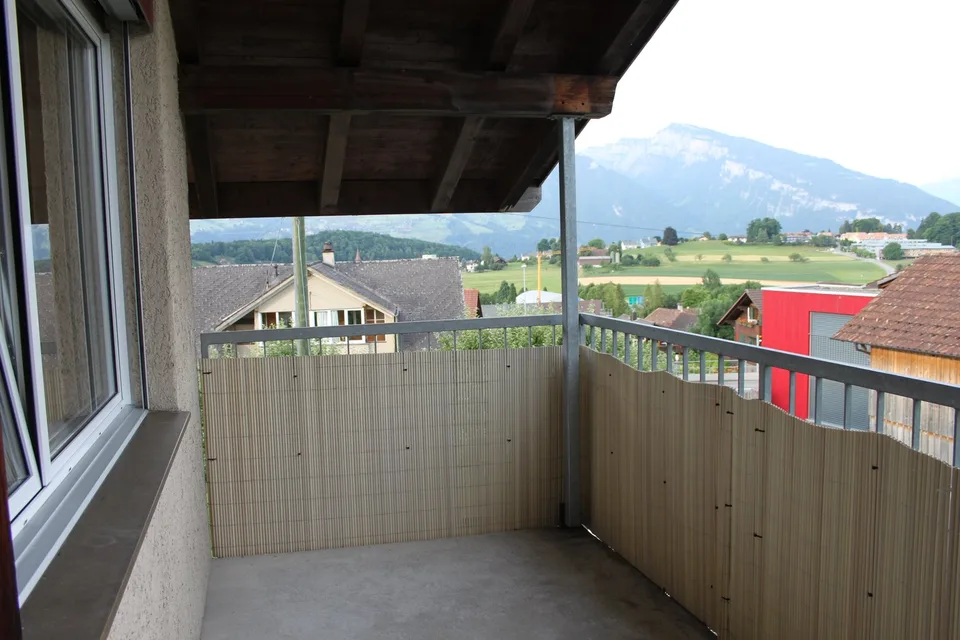 Charmante 2.5-Zimmer-Wohnung mit Bergblick in Spiez
