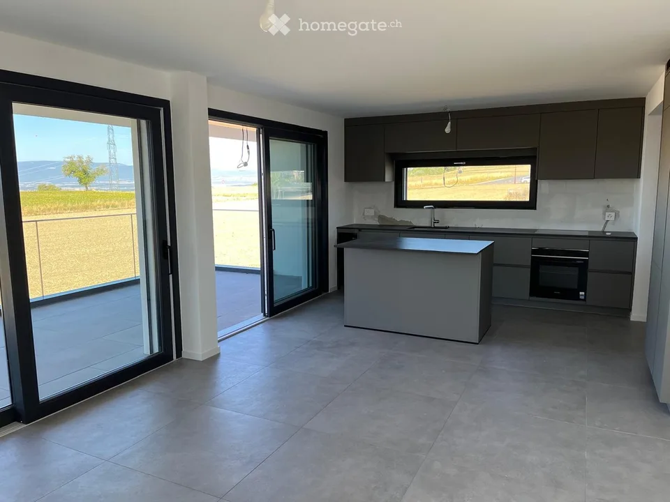Zu vermieten – Neuwertiges 6,5-Zimmer-Apartment, 1. Stock und Dachboden