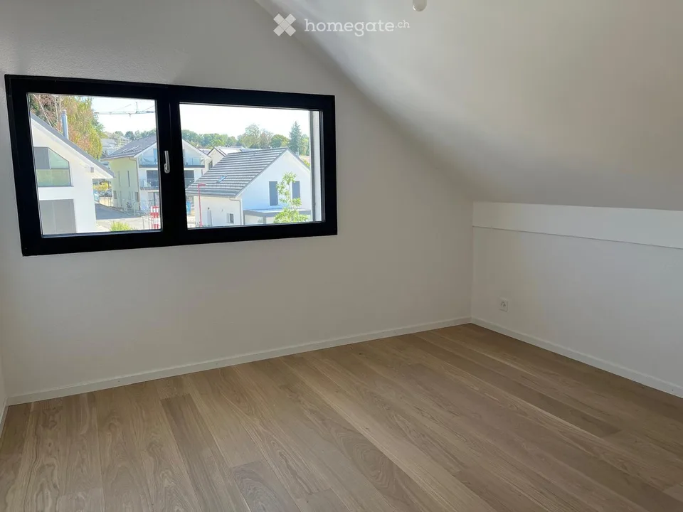 Zu vermieten – Neuwertiges 6,5-Zimmer-Apartment, 1. Stock und Dachboden