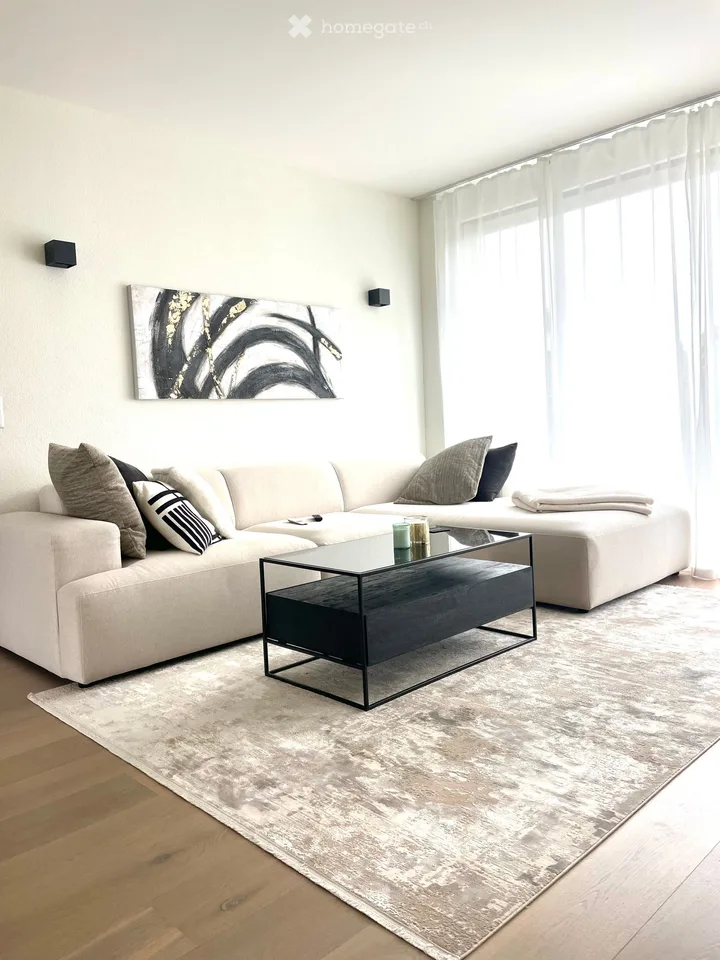 Grosszügiges Zimmer mit eigenem Bad in moderner 4.5-Zimmer-Wohnung + Einstellhallenplatz
