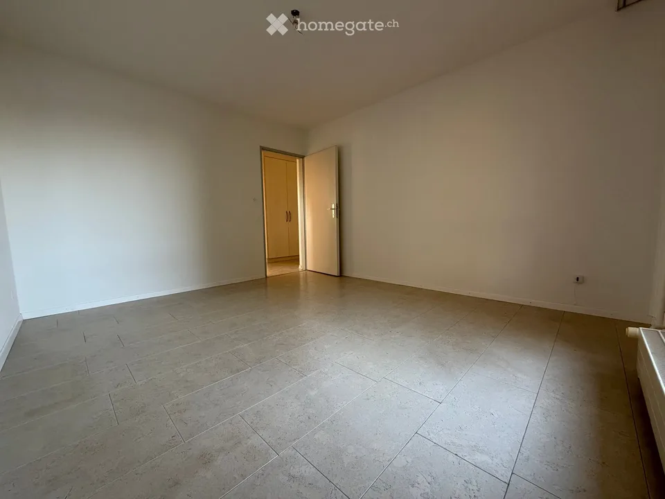 Freundliche 2.5-Zimmer-Wohnung mit Balkon und Sicht ins Grüne in Ebmatingen – Foto 6 von 7