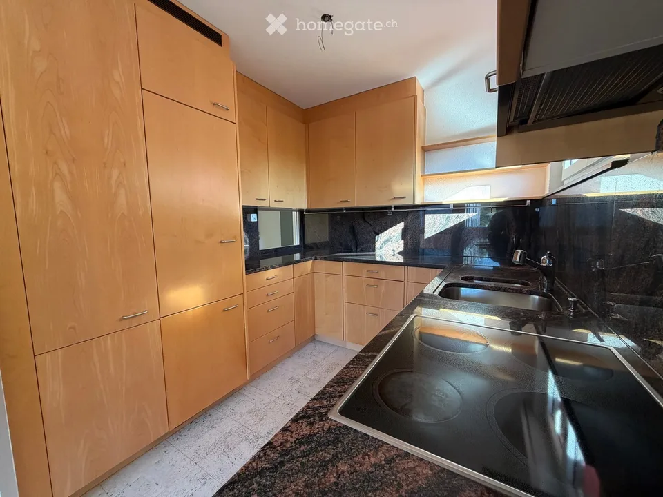 Freundliche 2.5-Zimmer-Wohnung mit Balkon und Sicht ins Grüne in Ebmatingen – Foto 5 von 7
