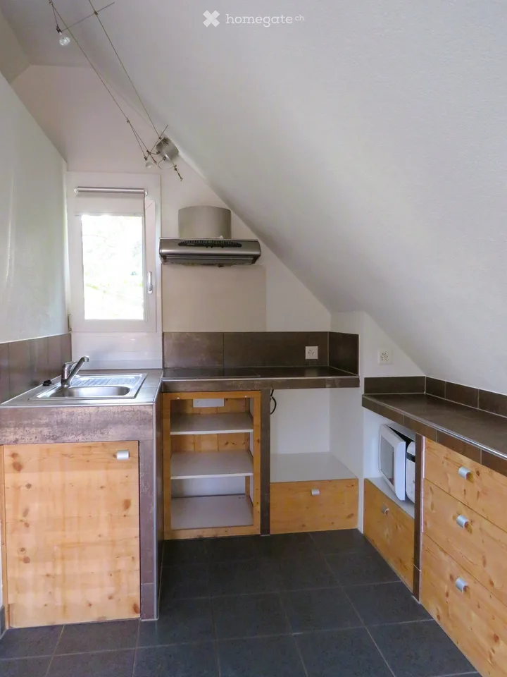 Appartement mansardé confortable avec entrée privée