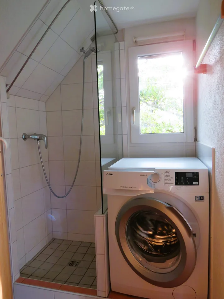 Appartement mansardé confortable avec entrée privée
