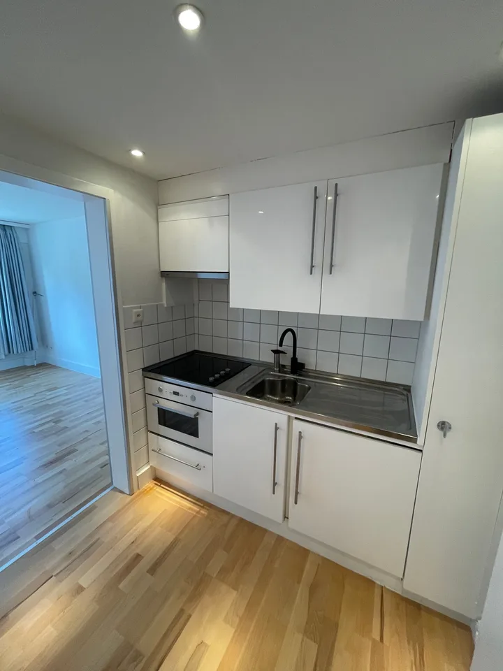 Studio rénové et lumineux à La Chaux-de-Fonds – disponible immédiatement – photo 6 sur 6
