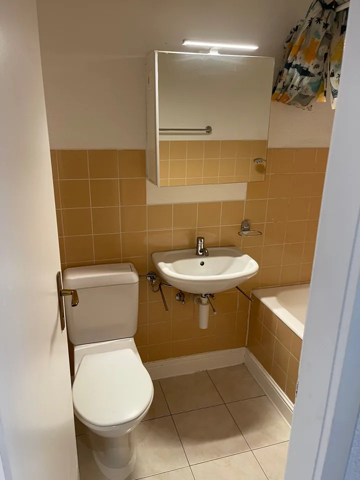 Studio rénové et lumineux à La Chaux-de-Fonds – disponible immédiatement – photo 3 sur 6