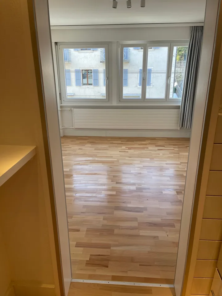 Studio rénové et lumineux à La Chaux-de-Fonds – disponible immédiatement – photo 2 sur 6
