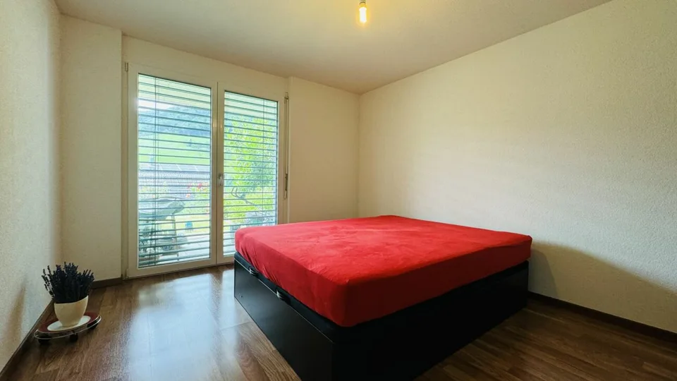 Bella casa a schiera 5.5 locali con giardino, area di seduta, balcone e 2 posti auto