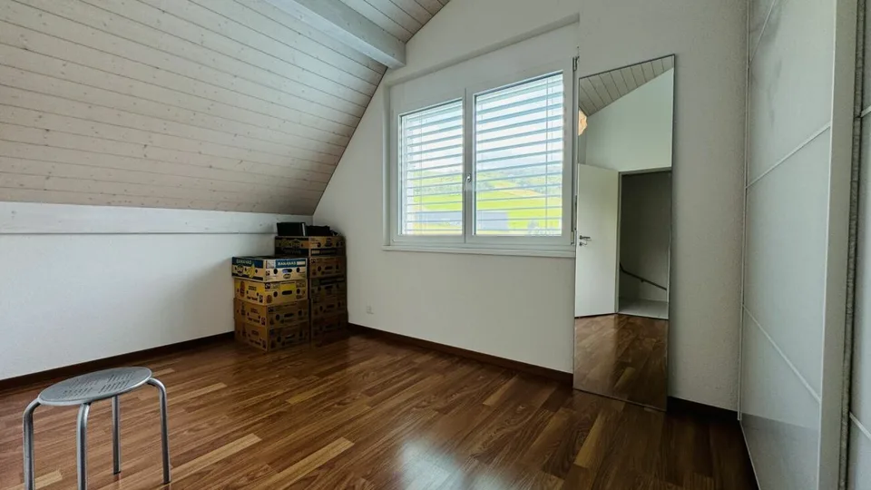 Bella casa a schiera 5.5 locali con giardino, area di seduta, balcone e 2 posti auto