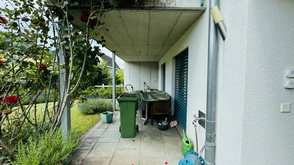 Bella casa a schiera 5.5 locali con giardino, area di seduta, balcone e 2 posti auto