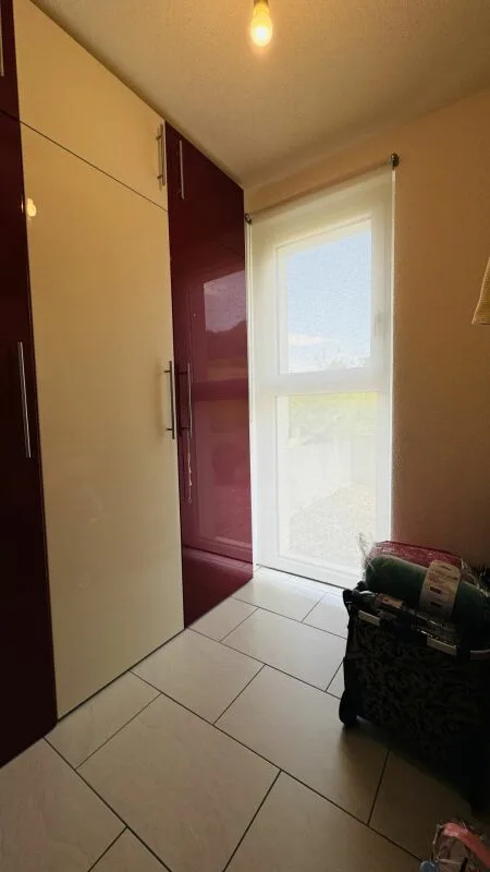 Bella casa a schiera 5.5 locali con giardino, area di seduta, balcone e 2 posti auto