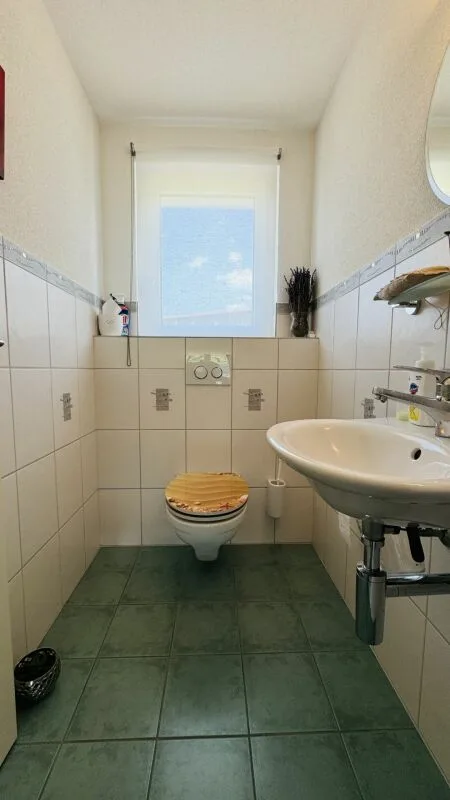 Bella casa a schiera 5.5 locali con giardino, area di seduta, balcone e 2 posti auto