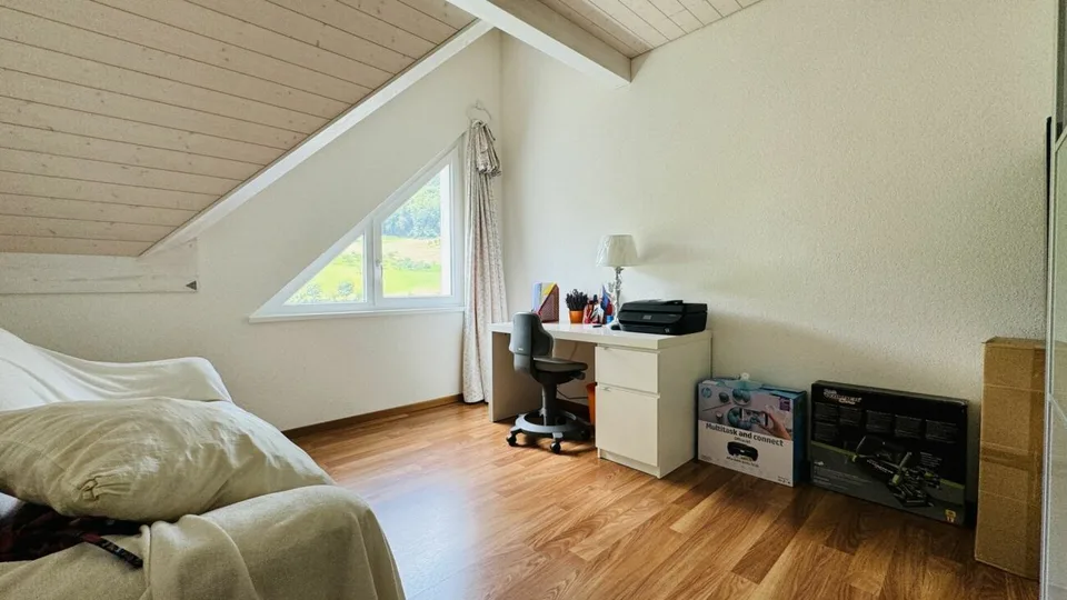 Bella casa a schiera 5.5 locali con giardino, area di seduta, balcone e 2 posti auto